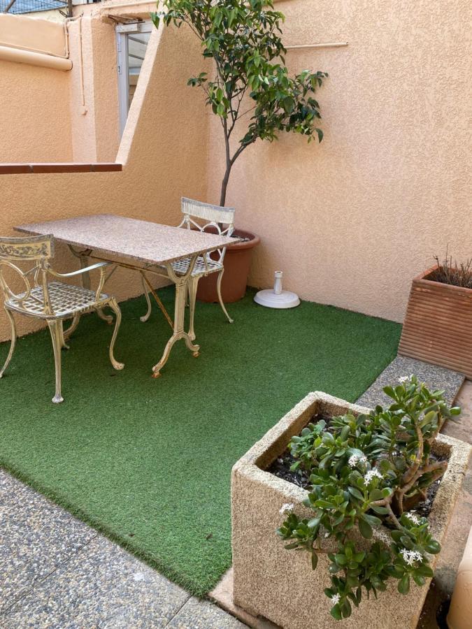 Hotel Saint Georges, Face A La Mer Canet-en-Roussillon Exteriör bild