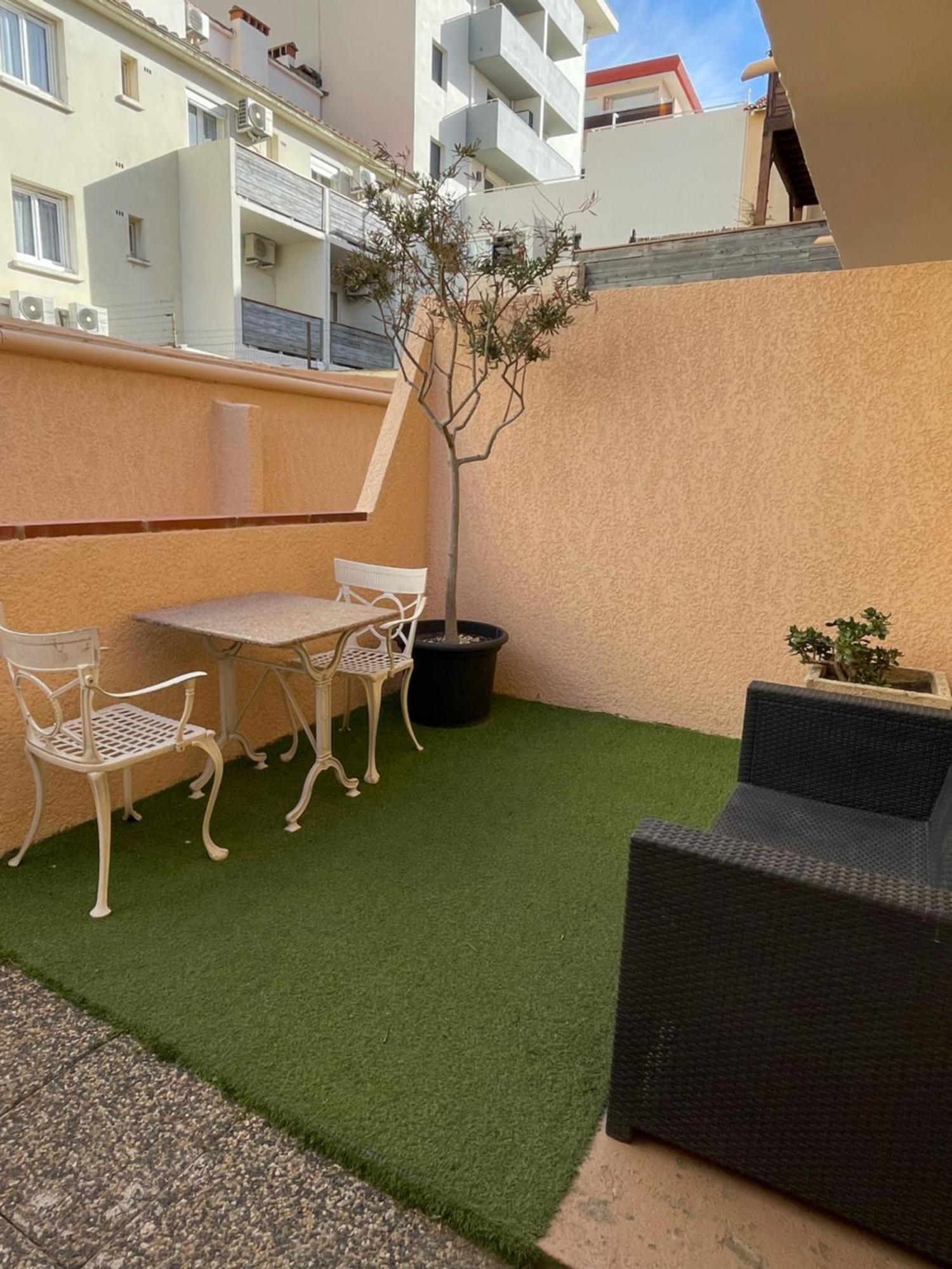 Hotel Saint Georges, Face A La Mer Canet-en-Roussillon Exteriör bild
