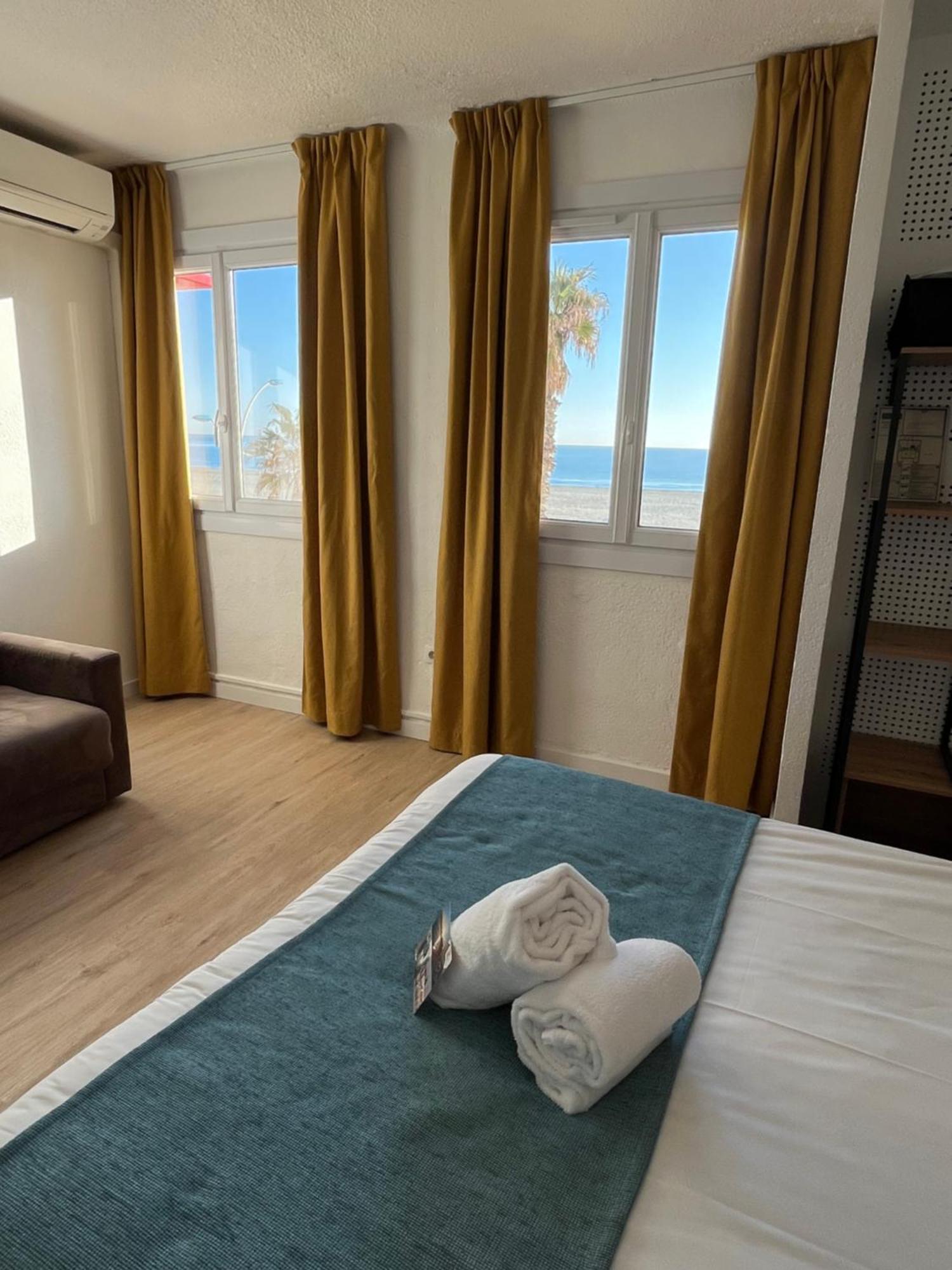 Hotel Saint Georges, Face A La Mer Canet-en-Roussillon Exteriör bild