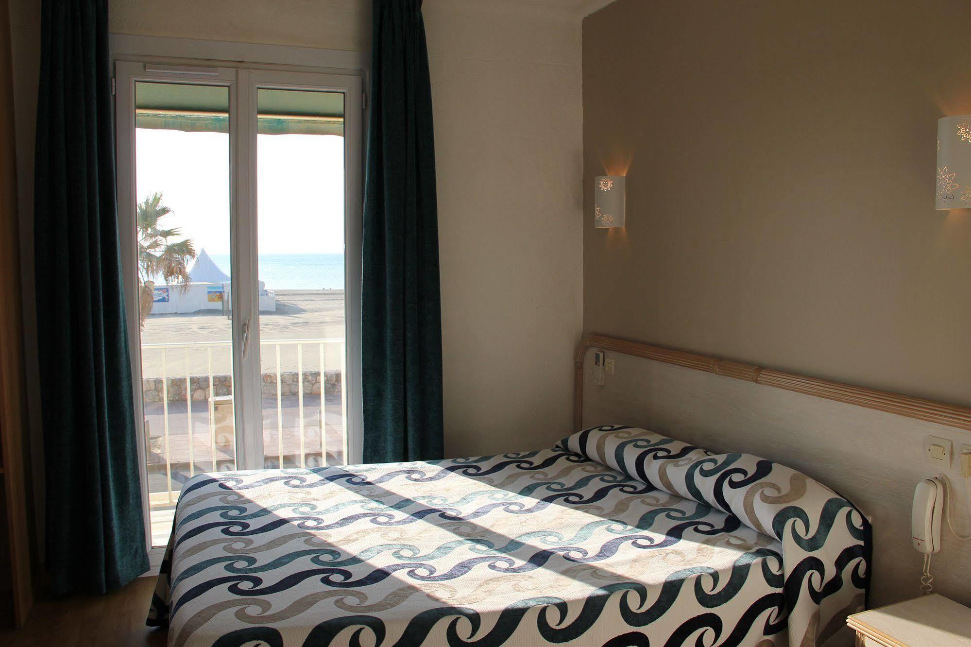 Hotel Saint Georges, Face A La Mer Canet-en-Roussillon Exteriör bild