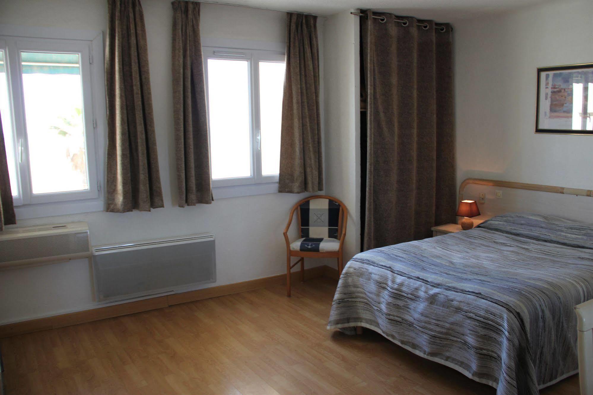 Hotel Saint Georges, Face A La Mer Canet-en-Roussillon Exteriör bild