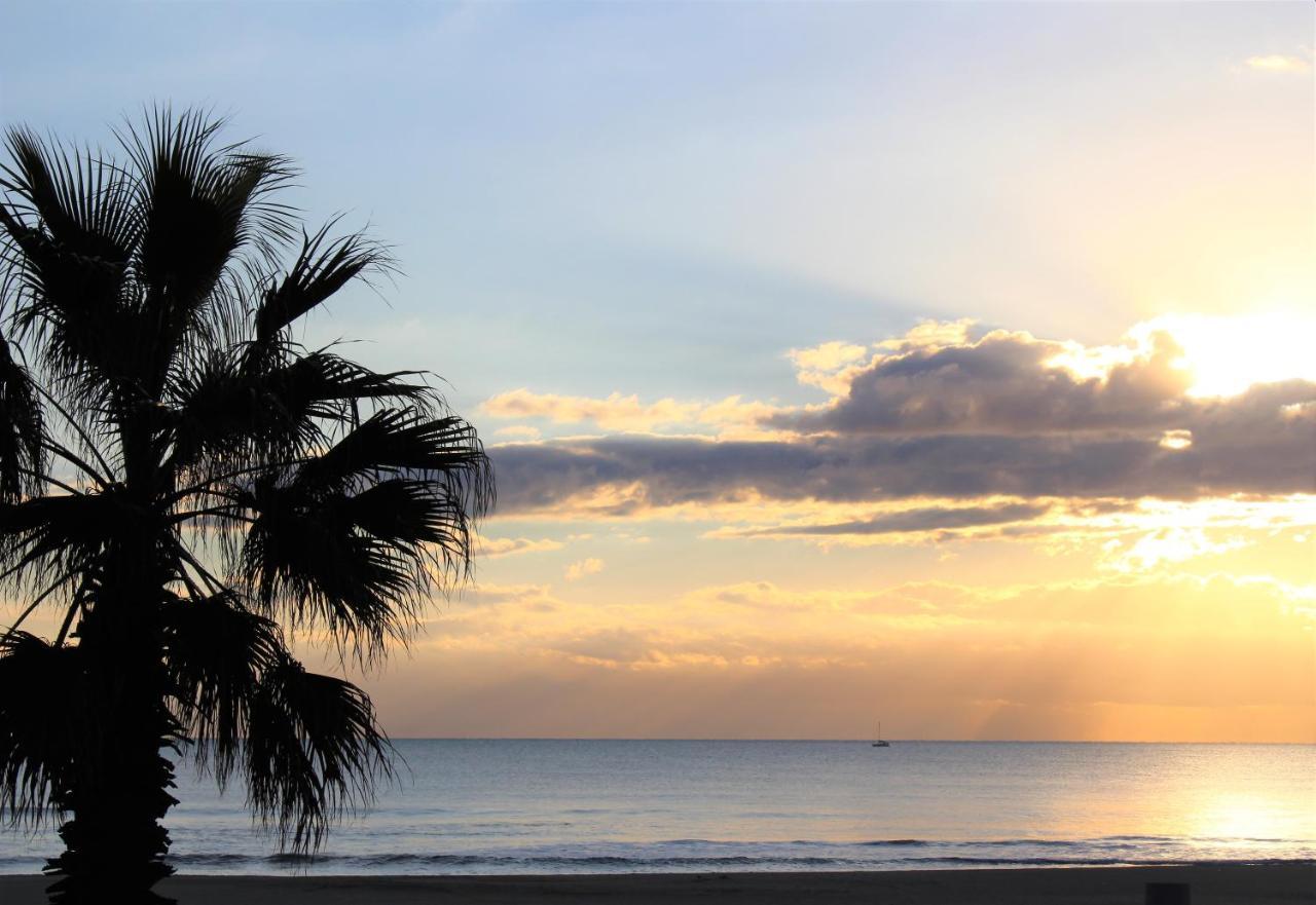 Hotel Saint Georges, Face A La Mer Canet-en-Roussillon Exteriör bild